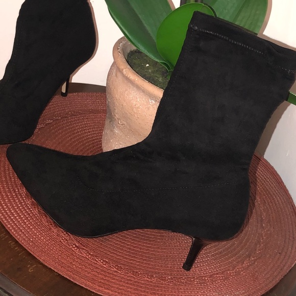Nanette Ankle Boots - Picture 1 of 8